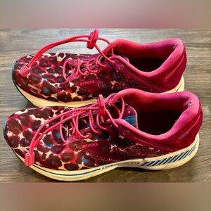 Brooks Adrenaline GTS 22 Women’s Size 8.5 Running Shoe Magenta/ White